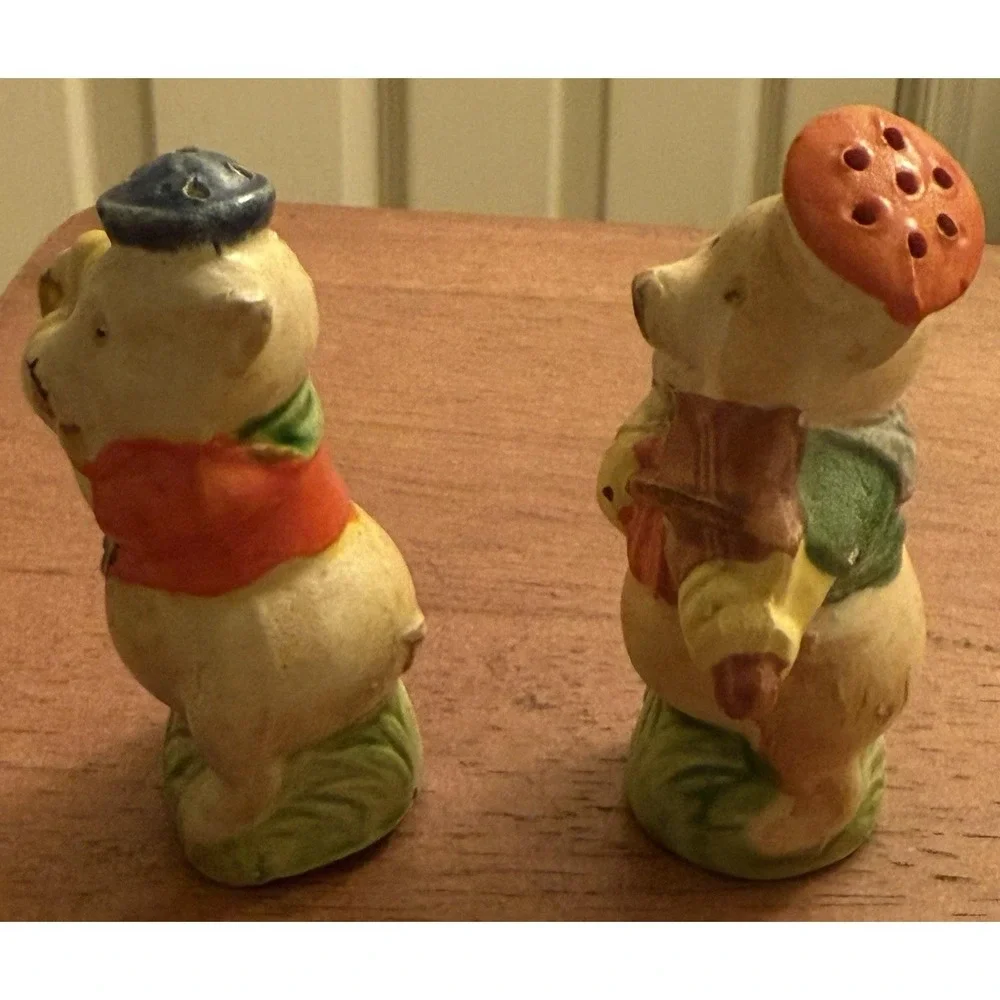 Vintage Three Little Pigs Playing Music Salt and Pepper Shakers Japan‎